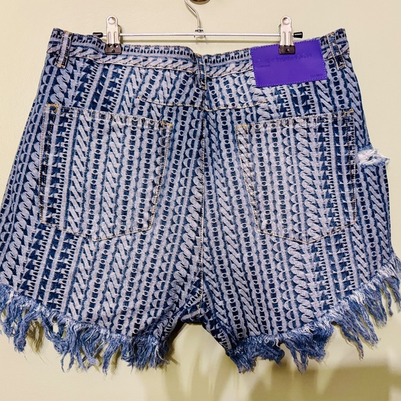 NWT (Rare Find) - One Teaspoon (Size 32) Le Wolves Mid Waist Denim Shorts - Picture 5 of 9